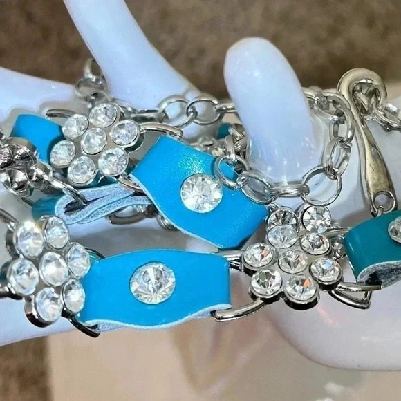 Teen Girl's Rhinestone Floral Design with Turquoise Leather Tabs Chainlink Belt - Picture 11 of 14